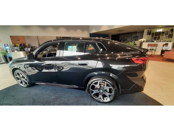 BMW iX2 64,8 KW ELÉTRICO XDRIVE30 M SPORT